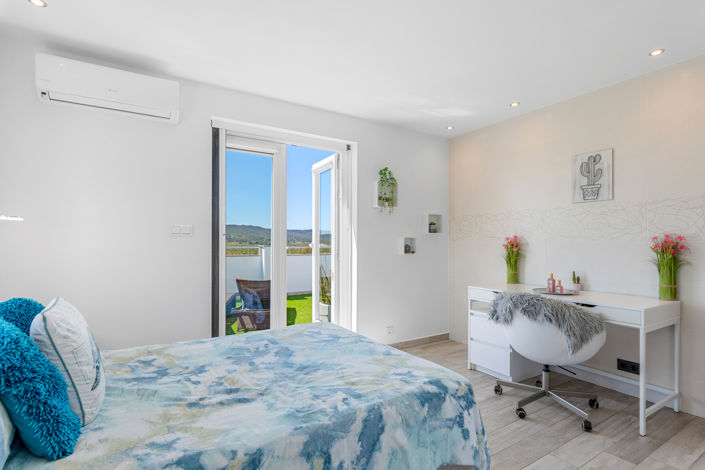 Image No.46-5 Bed Property for sale