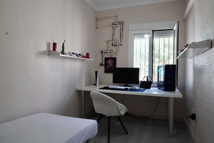 Image No.28-5 Bed Property for sale