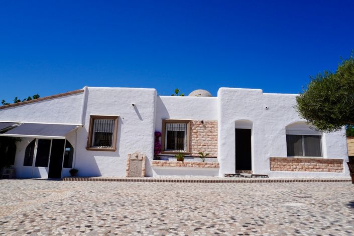 Image No.9-5 Bed Property for sale