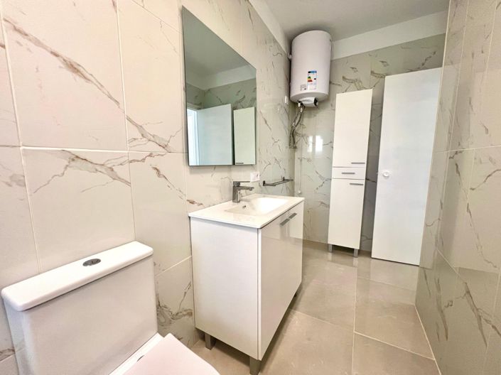 Image No.13-3 Bed Property for sale