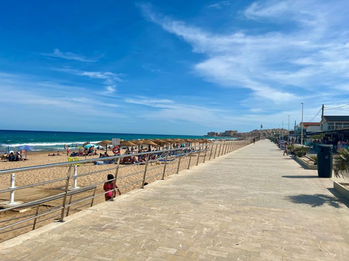 Image No.25-3 Bed Property for sale