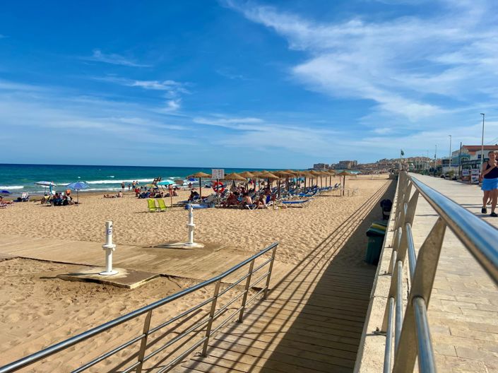 Image No.26-3 Bed Property for sale