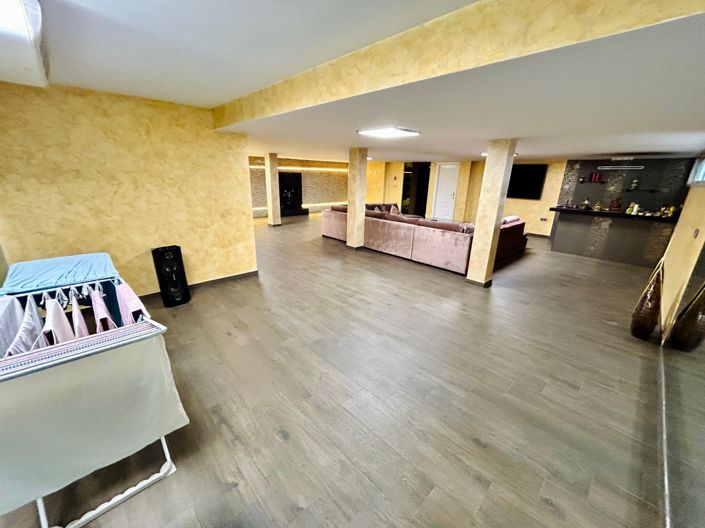 Image No.48-5 Bed Villa for sale