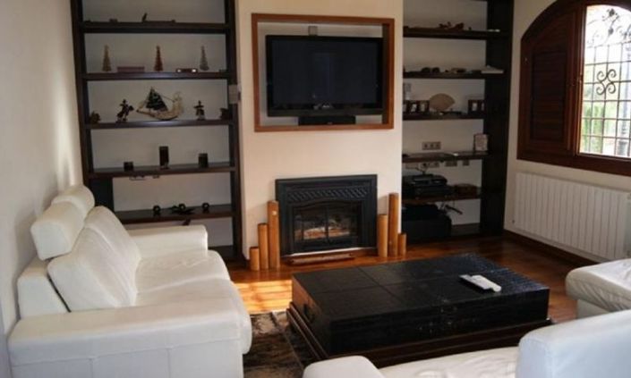 Image No.2-6 Bed Property for sale