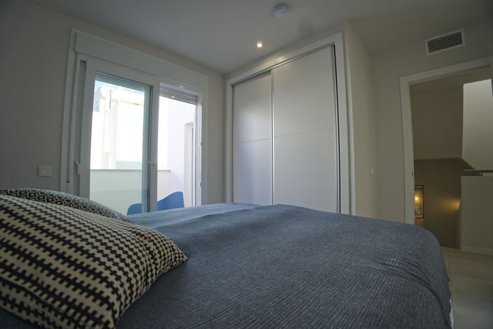 Image No.25-4 Bed Townhouse for sale