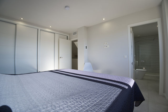 Image No.28-4 Bed Townhouse for sale