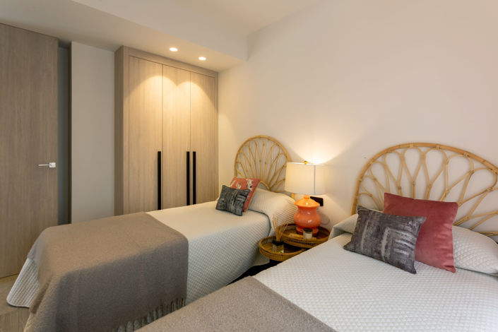 Image No.13-2 Bed Townhouse for sale