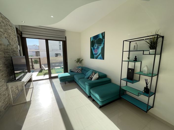 Image No.14-2 Bed Property for sale