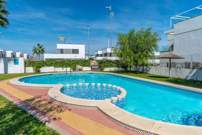 Image No.32-2 Bed Property for sale