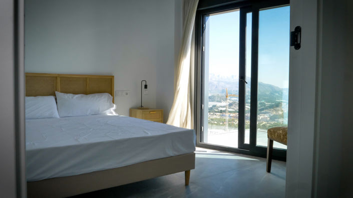 Image No.17-3 Bed Property for sale