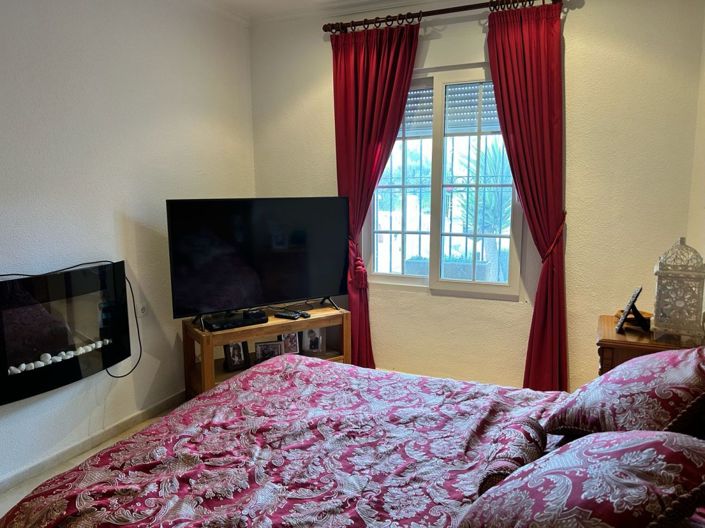 Image No.17-3 Bed Property for sale