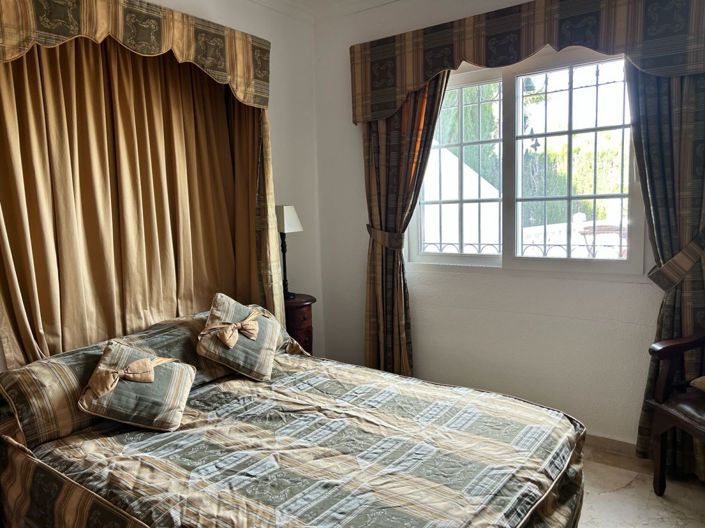 Image No.18-3 Bed Property for sale