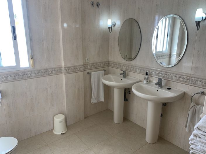 Image No.10-3 Bed Villa for sale