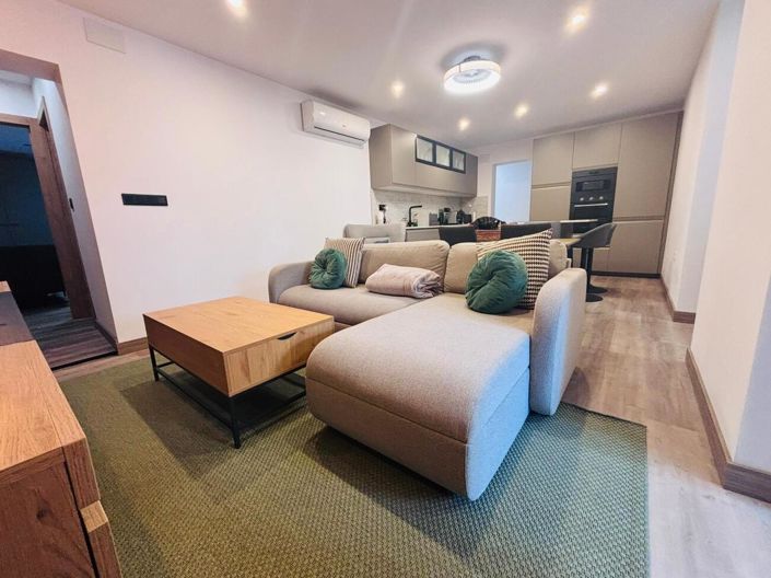 Image No.14-4 Bed Townhouse for sale