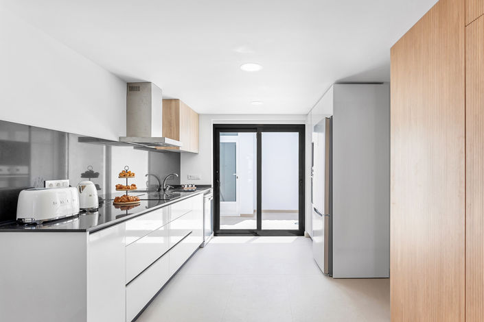 Image No.19-4 Bed Property for sale