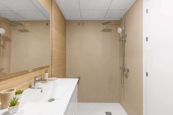 Image No.32-4 Bed Property for sale