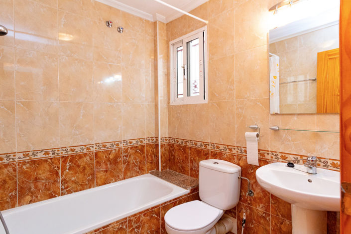 Image No.19-3 Bed Townhouse for sale