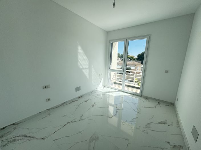 Image No.15-4 Bed Villa for sale