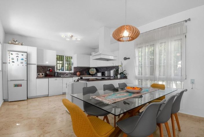 Image No.7-4 Bed Villa for sale