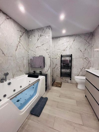 Image No.28-4 Bed Townhouse for sale