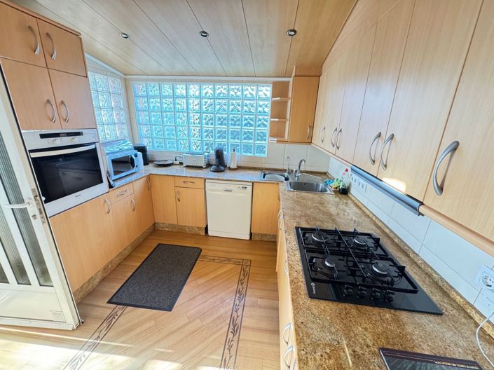 Image No.16-3 Bed Property for sale