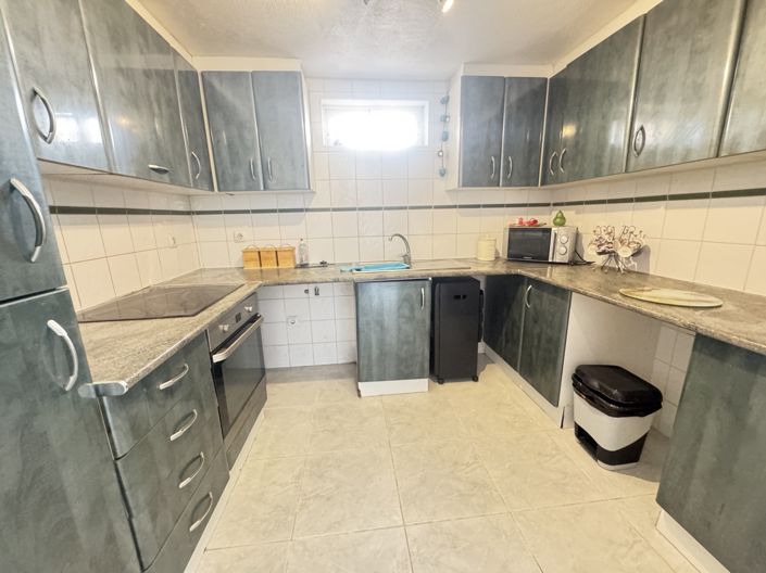 Image No.17-4 Bed Property for sale