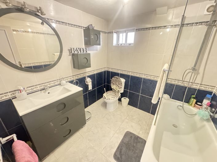 Image No.18-4 Bed Property for sale