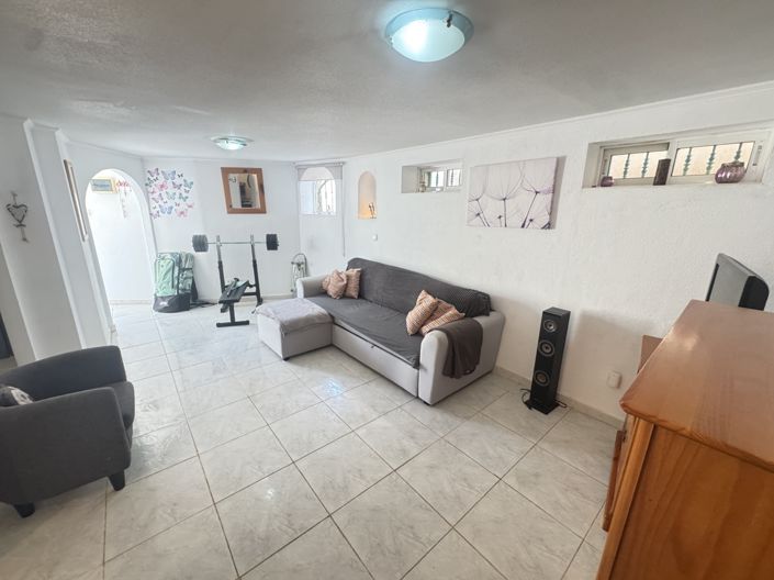 Image No.19-4 Bed Property for sale