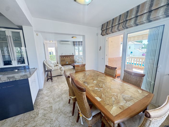 Image No.6-3 Bed Villa for sale