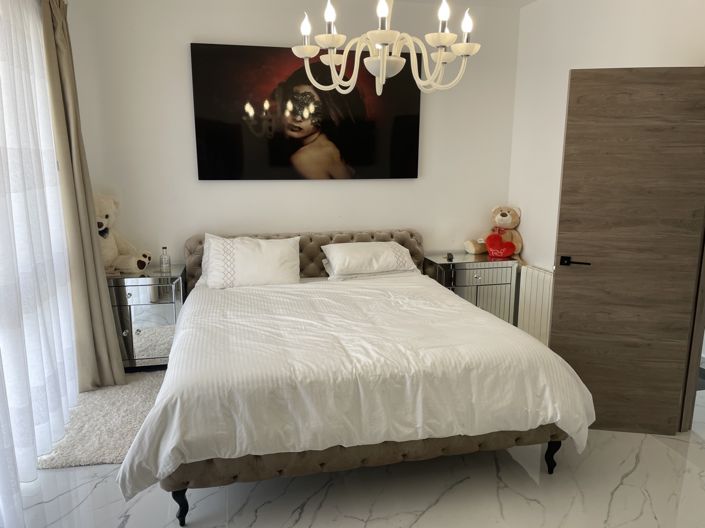 Image No.10-4 Bed Property for sale