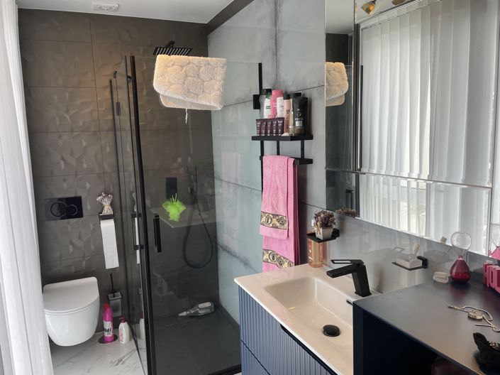 Image No.13-4 Bed Property for sale