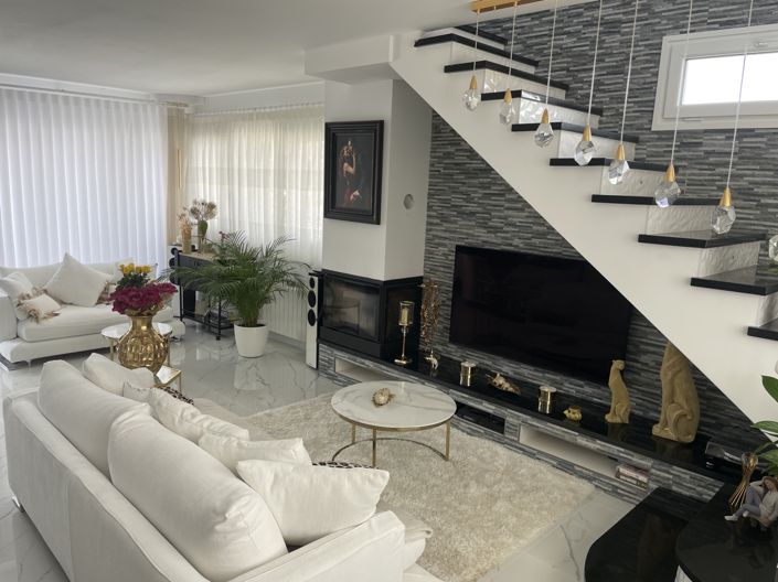 Image No.4-4 Bed Property for sale