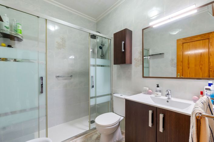 Image No.8-2 Bed Townhouse for sale