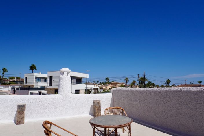 Image No.55-5 Bed Property for sale