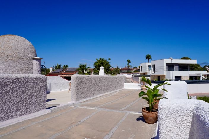 Image No.56-5 Bed Property for sale