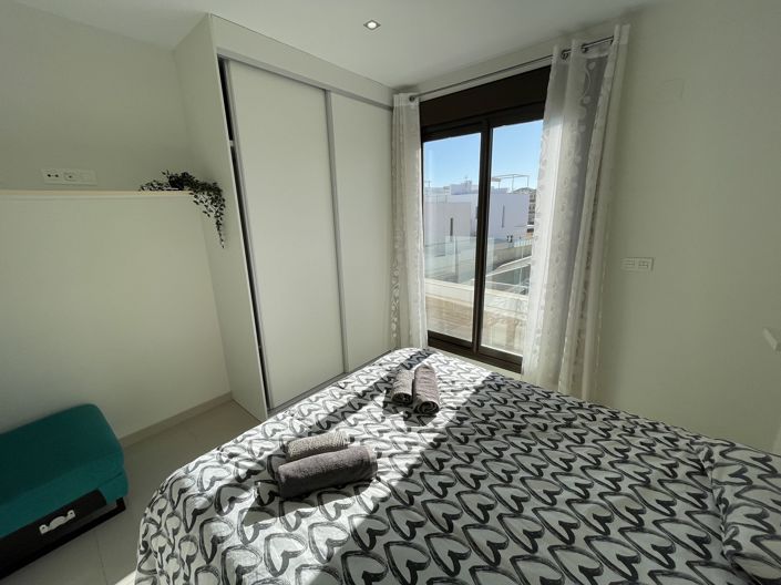 Image No.20-2 Bed Property for sale