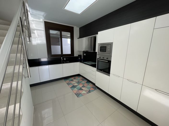 Image No.8-2 Bed Property for sale