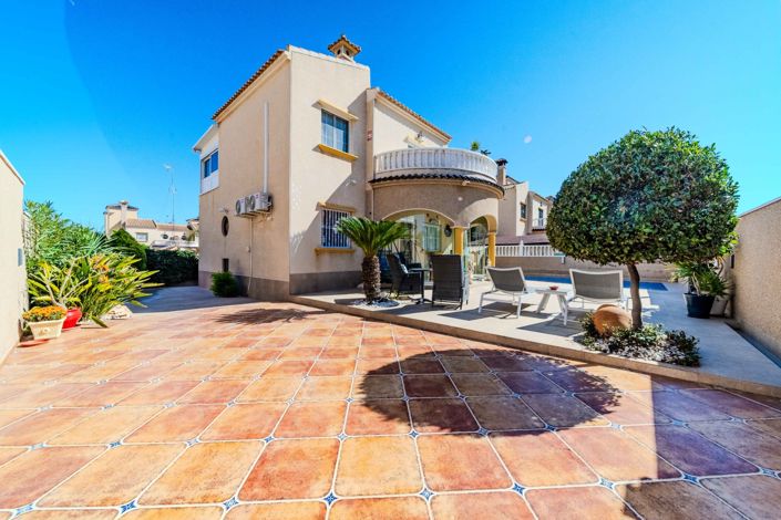 Image No.4-3 Bed Villa for sale