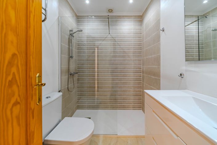 Image No.17-3 Bed Townhouse for sale