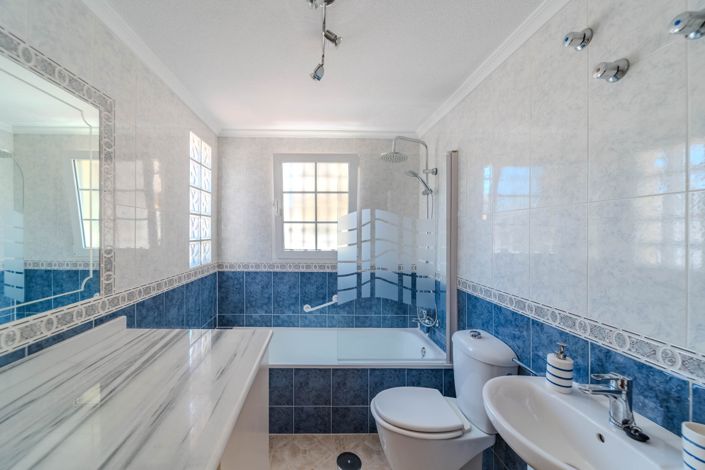 Image No.23-3 Bed Property for sale