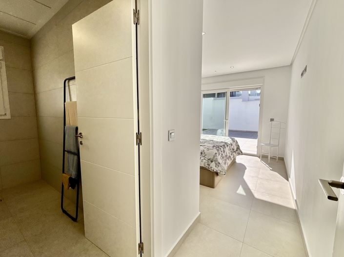 Image No.19-3 Bed Villa for sale