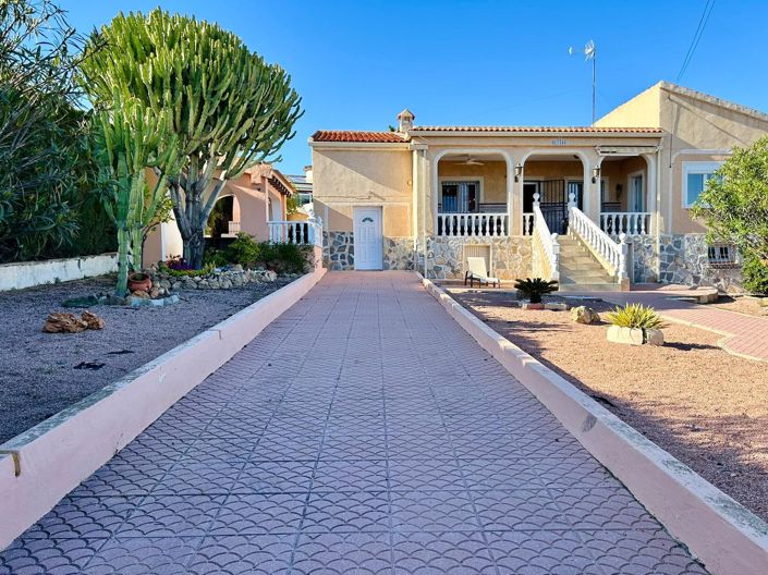 Image No.20-3 Bed Villa for sale