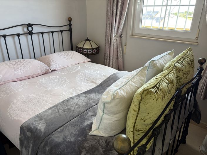 Image No.17-3 Bed Townhouse for sale