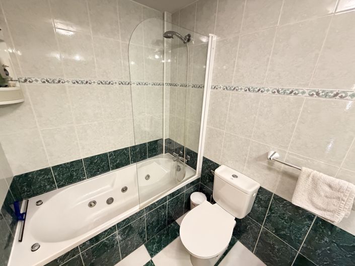 Image No.15-2 Bed Apartment for sale