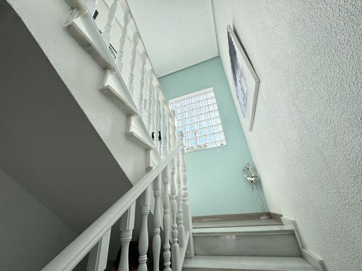 Image No.15-4 Bed Property for sale