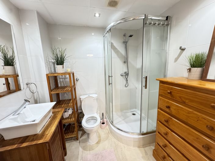 Image No.25-4 Bed Property for sale