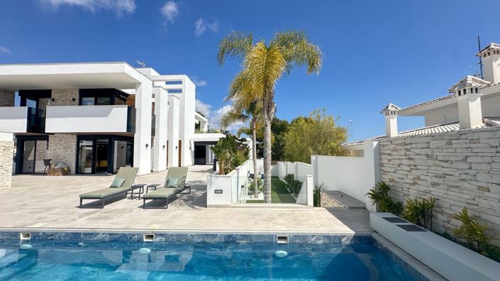 Image No.4-4 Bed Villa for sale