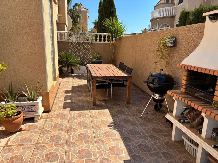Image No.11-3 Bed Property for sale
