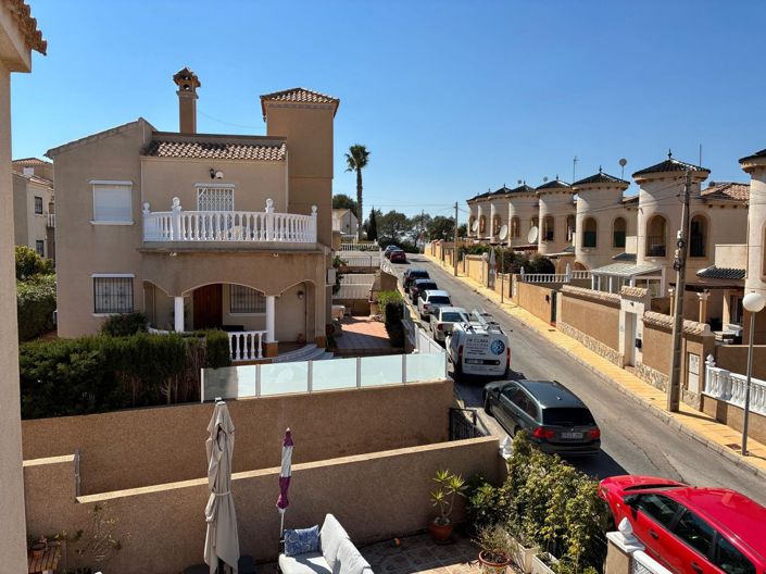Image No.42-3 Bed Property for sale