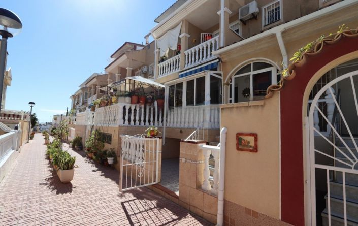 Image No.19-3 Bed Townhouse for sale